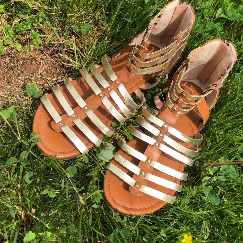 Madden Girl Gold Gladiator Sandals 👡 ✨|| Size 5 - Picture 4 of 5